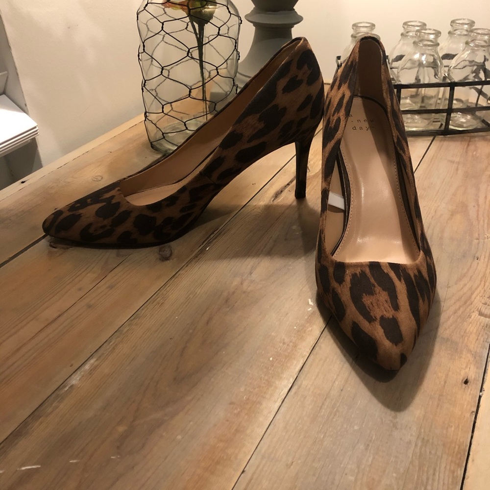 9.5 Leopard heels